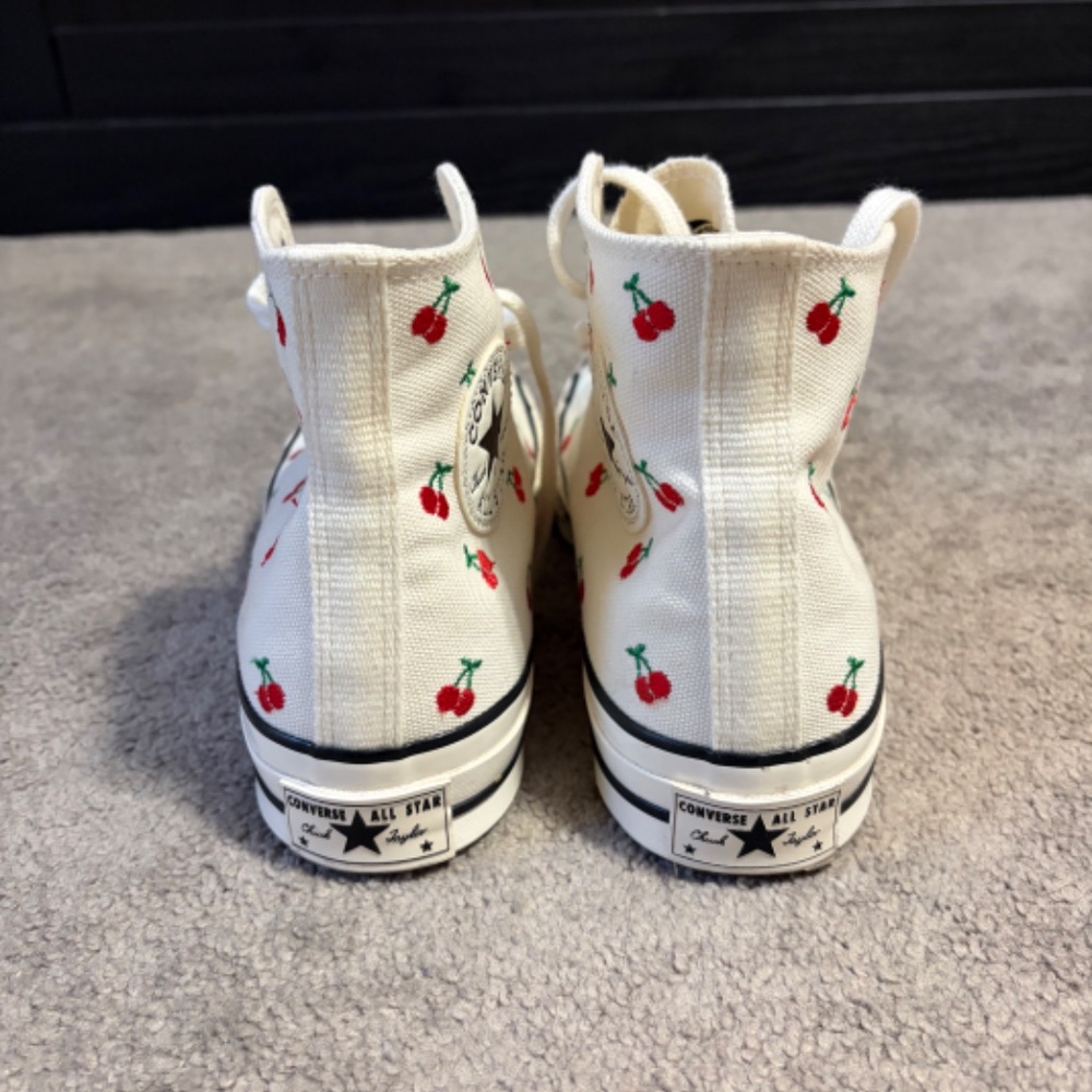 Embroidered cherry high-top Converse - Picture 3 of 13